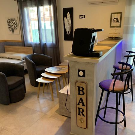 Grand Studio Tres Agreable Avec Bar, Cuisine Et Terrasse Καν-συρ-Μερ Εξωτερικό φωτογραφία