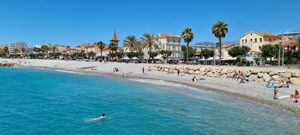 Grand Studio Tres Agreable Avec Bar, Cuisine Et Terrasse Καν-συρ-Μερ Εξωτερικό φωτογραφία