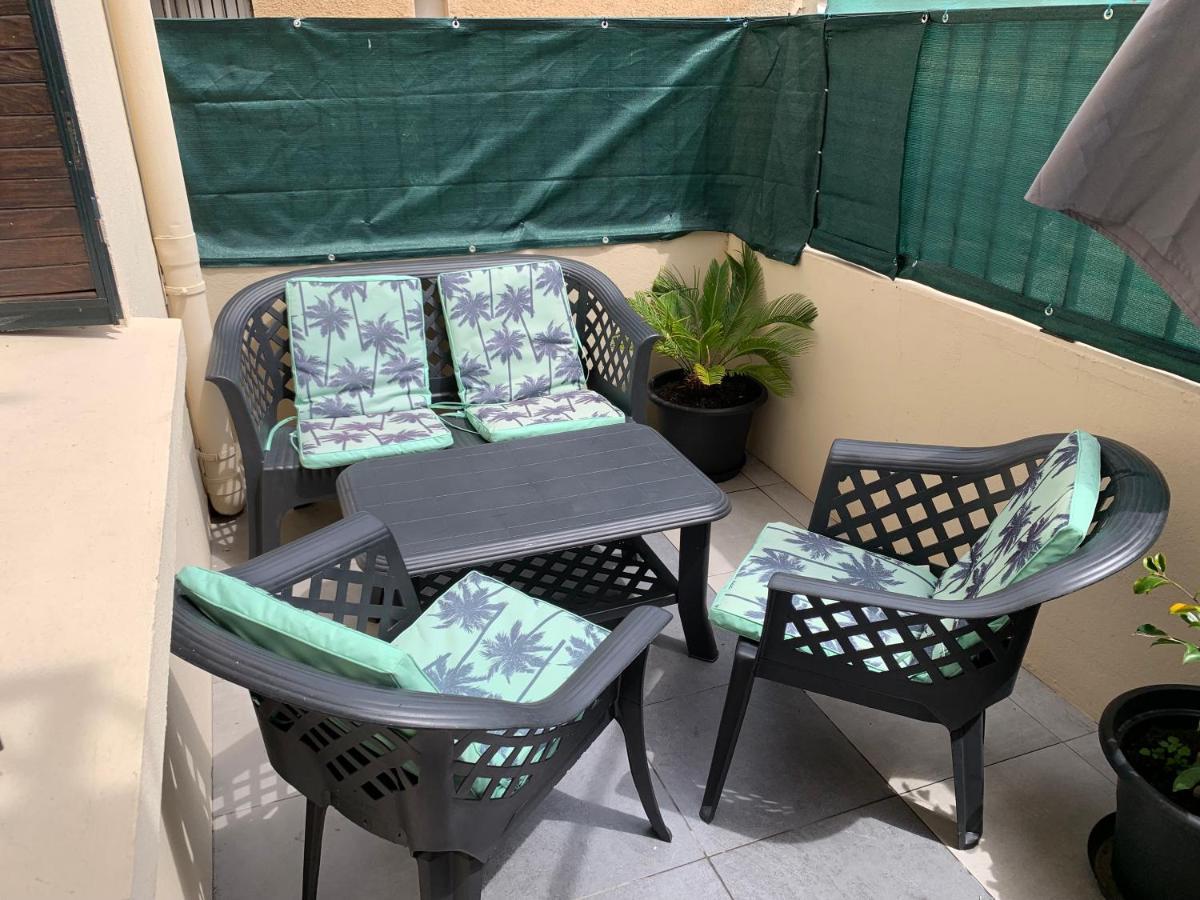 Grand Studio Tres Agreable Avec Bar, Cuisine Et Terrasse Καν-συρ-Μερ Εξωτερικό φωτογραφία