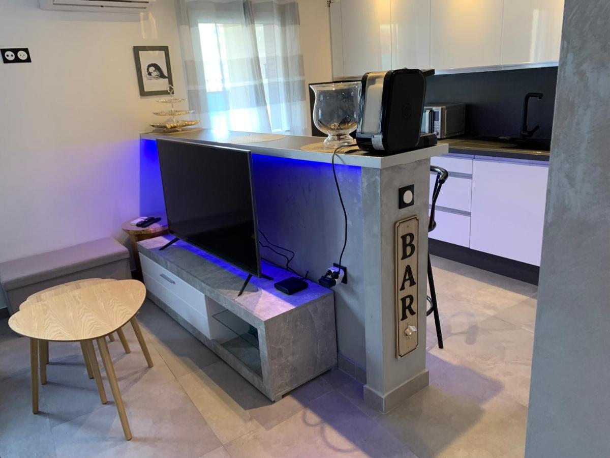 Grand Studio Tres Agreable Avec Bar, Cuisine Et Terrasse Καν-συρ-Μερ Εξωτερικό φωτογραφία