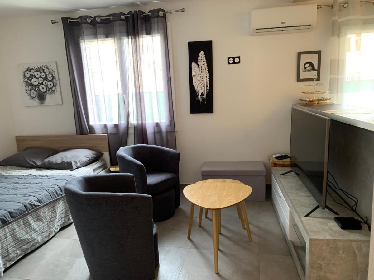 Grand Studio Tres Agreable Avec Bar, Cuisine Et Terrasse Καν-συρ-Μερ Εξωτερικό φωτογραφία