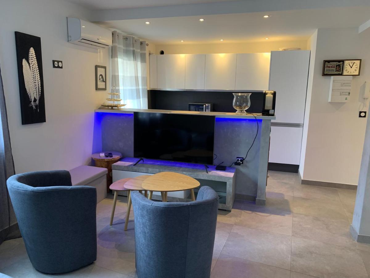 Grand Studio Tres Agreable Avec Bar, Cuisine Et Terrasse Καν-συρ-Μερ Εξωτερικό φωτογραφία