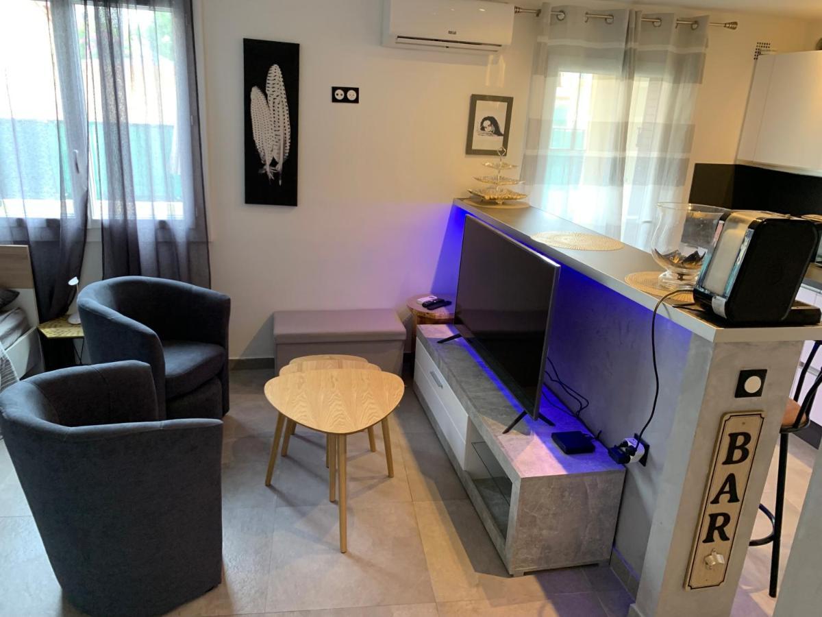 Grand Studio Tres Agreable Avec Bar, Cuisine Et Terrasse Καν-συρ-Μερ Εξωτερικό φωτογραφία